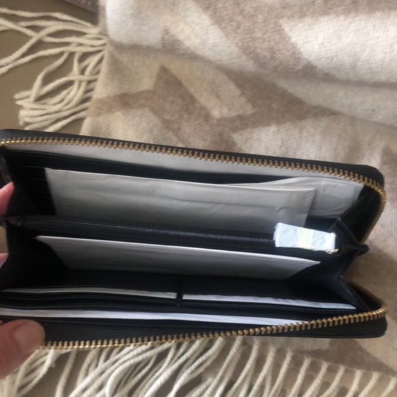 NWT  Marc, Jacob, wallet, black with gold hardware. - Picture 6 of 12